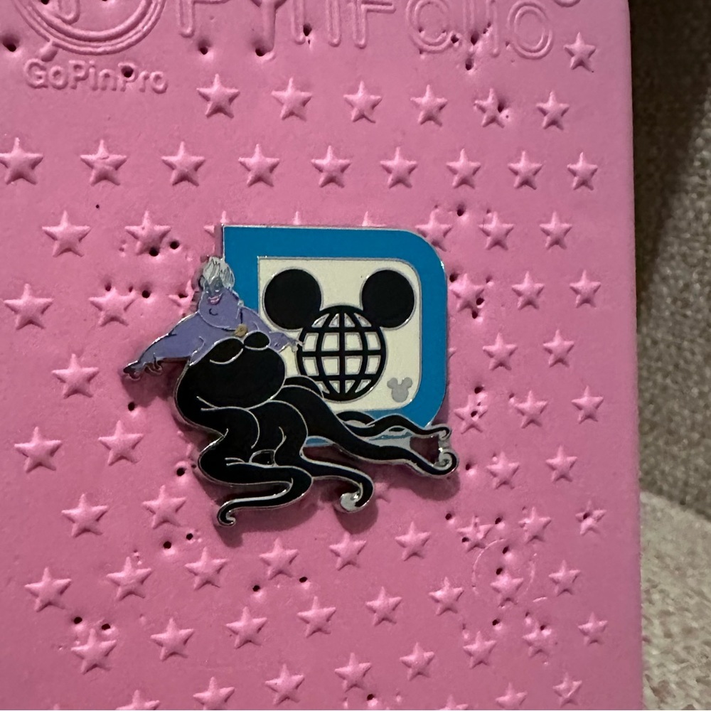 Disney Ursula Pin - Picture 2 of 4